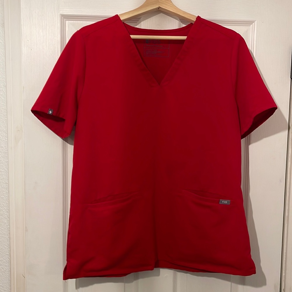 Figs Winning Red Large Kasma scrub top